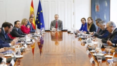 El Rey Felipe VI preside la reunión del Consejo de Seguridad Nacional, en el Palacio de la Moncloa, a 29 de abril de 2025. Pool Moncloa / José Manuel Álvarez