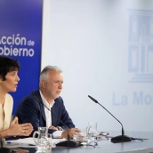 La portavoz del Gobierno y ministra de Inclusión, Seguridad Social y Migraciones, Elma Saiz, y el ministro de Política Territorial y Memoria Democrática, Ángel Víctor Torres. Jesús Hellín / Europa Press