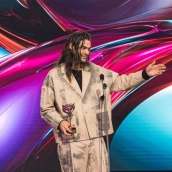 El director de cine, Oliver Laxe, durante la gala de entrega de los Premios Feroz 2026, en el Pazo da Cultura, a 24 de enero de 2026, en Pontevedra, Galicia (España).