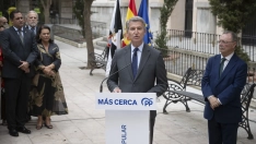 El presidente del Partido Popular, Alberto Núñez Feijóo (i), y el presidente de Ceuta, Juan Jesús Vivas (d), durante el acto institucional con motivo del Día de Ceuta. Marcos Moreno / Europa Press