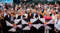 El líder del Partido Popular, Alberto Núñez Feijóo (i), junto a la presidenta de la Comunidad de Madrid, Isabel Díaz Ayuso (c) y el alcalde de la ciudad de Madrid, José Luis Martínez-Almeida (ii). Gabriel Luengas / Europa Press