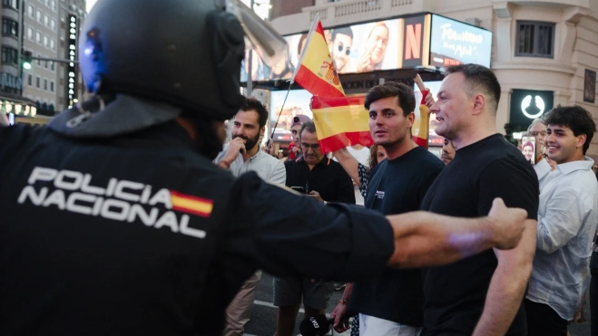 El agitador ultra, Vito Quiles, intenta boicotear la concentración antirracista por Ceuta en Callao, Madrid. Mateo Lanzuela / Europa Press El agitador ultra, Vito Quiles, intenta boicotear la concentración antirracista por Ceuta en Callao, Madrid. Mateo Lanzuela / Europa Press