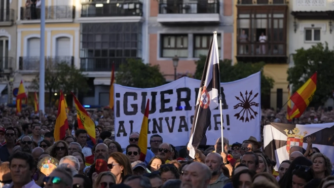 Pancarta de la Falange en la concentración por Ceuta de Sevilla. Joaquín Corchero / Europa Press Pancarta de la Falange en la concentración por Ceuta de Sevilla. Joaquín Corchero / Europa Press