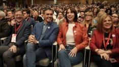Pedro Sánchez junto a Pilar Bernabé y Diana Morant