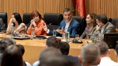 El presidente del Gobierno, Pedro Sánchez, la presidenta del PSOE, Cristina Narbona, y la vicesecretaria general del PSOE, María Jesús Montero.  Diego Radames / Europa Press