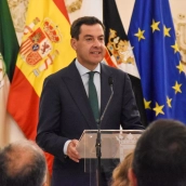 El presidente de la Junta de Andalucía, Juanma Moreno, durante su visita a Ceuta el pasado 20 de agosto. Gabriela Sardá Núñez / Europa Press