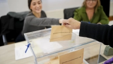 EuropaPress 7368519 castellanoleoneses votan colegio electoral 15 marzo 2026 salamanca castilla