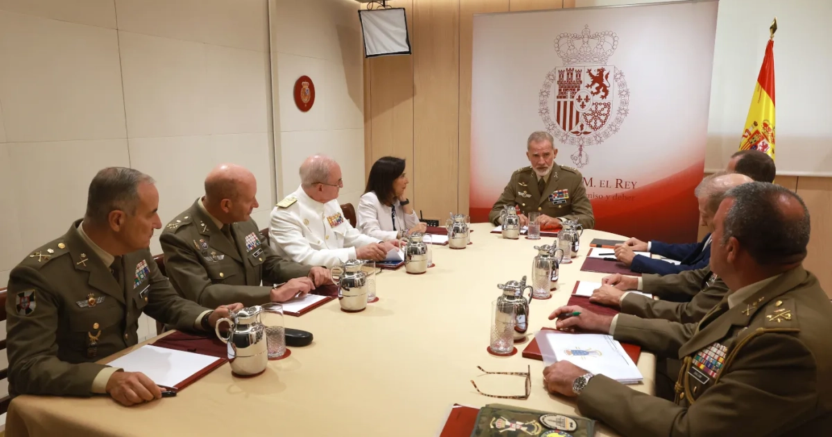 Felipe VI reunió este lunes a Margarita Robles y la cúpula militar para examinar la defensa de Ceuta antes de su próxima visita