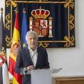 El ministro del Interior, Fernando Grande-Marlaska, atiende a los medios en la Delegación del Gobierno en Ceuta. Marcos Moreno / Europa Press