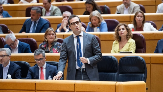 El vicepresidente primero y ministro de Economía, Comercio y Empresa, Carlos Cuerpo, durante su intervención en el Senado. Jesús Hellín / Europa Press