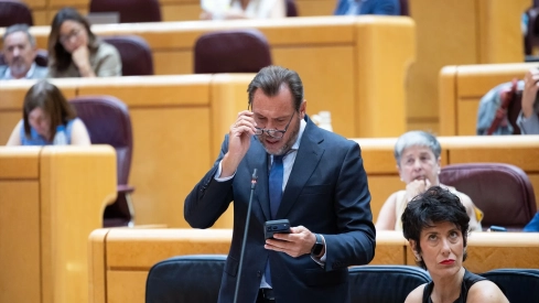 El ministro de Transportes y Movilidad Sostenible, Óscar Puente, en el Senado. Jesús Hellín / Europa Press