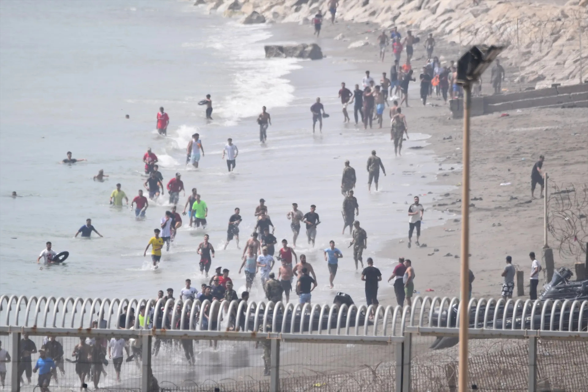 EuropaPress 7695271 varios migrantes intentan cruzar frontera nado 30 julio 2026 ceuta espana (1) EuropaPress 7695271 varios migrantes intentan cruzar frontera nado 30 julio 2026 ceuta espana (1)