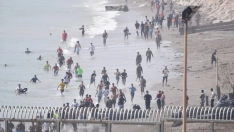 EuropaPress 7695271 varios migrantes intentan cruzar frontera nado 30 julio 2026 ceuta espana (1)