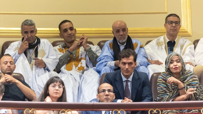EuropaPress 7762531 saharauis publico sesion plenaria congreso diputados 10 septiembre 2026