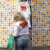 EuropaPress 7762227 grupo personas coloca 3953 flores recuerdo personas fallecidas suicidio EuropaPress 7762227 grupo personas coloca 3953 flores recuerdo personas fallecidas suicidio