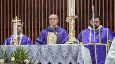 El obispo de Córdoba, en el funeral celebrado por las víctimas de Adamuz.