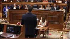 El presidente del Gobierno, Pedro Sánchez (c), y sus ministros, frente al líder del Partido Popular, Alberto Núñez Feijóo, en el Congreso de los Diputados. Eduardo Parra / Europa Press