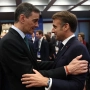 El presidente del Gobierno, Pedro Sánchez, y el presidente de Francia, Emmanuel Macron. Pool Moncloa / Fernando Calvo