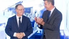 El presidente de la Ciudad Autónoma de Ceuta, Juan Jesús Vivas Lara, presentado por el presidente Nacional del Partido Popular, Alberto Núñez Feijóo. Eduardo Parra / Europa Press