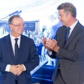 El presidente de la Ciudad Autónoma de Ceuta, Juan Jesús Vivas Lara, presentado por el presidente Nacional del Partido Popular, Alberto Núñez Feijóo. Eduardo Parra / Europa Press