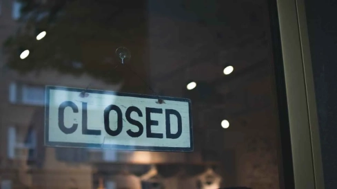 Cerrar una empresa con deudas obligaciones y decisiones que deben valorarse Cerrar una empresa con deudas obligaciones y decisiones que deben valorarse
