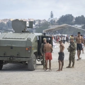 EuropaPress 7775250 militares patrullan asentamiento migrantes playa trampolin 14 septiembre EuropaPress 7775250 militares patrullan asentamiento migrantes playa trampolin 14 septiembre