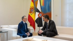 El presidente del Gobierno, Pedro Sánchez, y el presidente de Ceuta, Juan Jesús Vivas. Europa Press