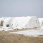 Instalación de nuevas tiendas de campaña para migrantes en Ceuta. Marcos Moreno / Europa Press