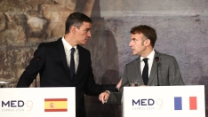 El presidente del Gobierno, Pedro Sánchez (i) y el presidente de la República Francesa, Emmanuel Macron (d). Foto de archivo: Pool Moncloa / Fernando Calvo