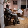 Maricarmen espera en su casa a que se ejecute el desahucio. Fernando Sánchez / Europa Press