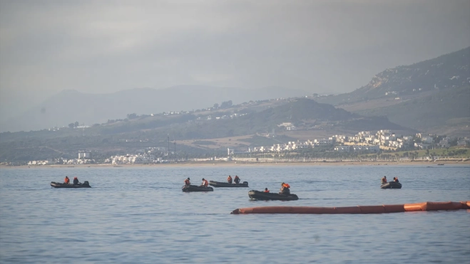 Efectivos de la Guardia Civil, Policía Nacional y Ejército vigilan la frontera del Tarajal, en Ceuta. Marcos Moreno / Europa Press Efectivos de la Guardia Civil, Policía Nacional y Ejército vigilan la frontera del Tarajal, en Ceuta. Marcos Moreno / Europa Press