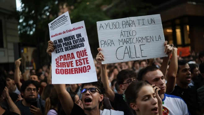 Manifestantes durante una concentración frente al ático de Chamberí tras el desahucio de Maricarmen. Alejandro Martínez Vélez / Europa Press Manifestantes durante una concentración frente al ático de Chamberí tras el desahucio de Maricarmen. Alejandro Martínez Vélez / Europa Press