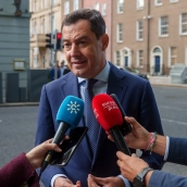 EuropaPress 7795786 presidente junta andalucia juanma moreno atiende medios comunicacion 24