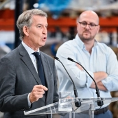 El presidente del Partido Popular, Alberto Núñez Feijóo, interviene ante los medios tras visitar una empresa láctea en Guadalajara. Rafael Martín / Europa Press