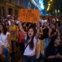 Miles de personas durante una manifestación para denunciar el desahucio de Maricarmen Abascal