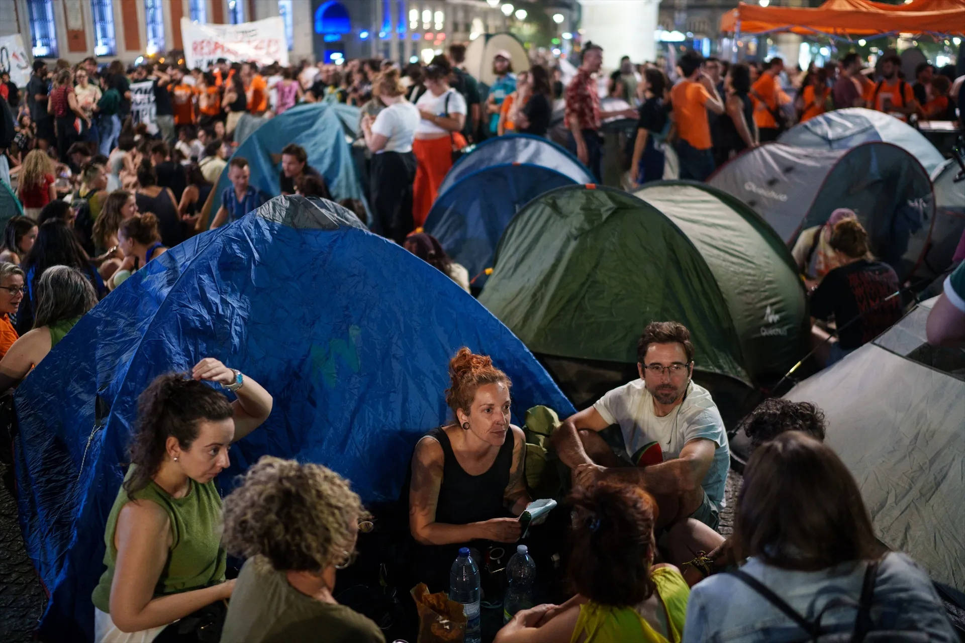 EuropaPress 7803267 centenares personas comienzan acampada improvisada puerta sol manifestacion EuropaPress 7803267 centenares personas comienzan acampada improvisada puerta sol manifestacion