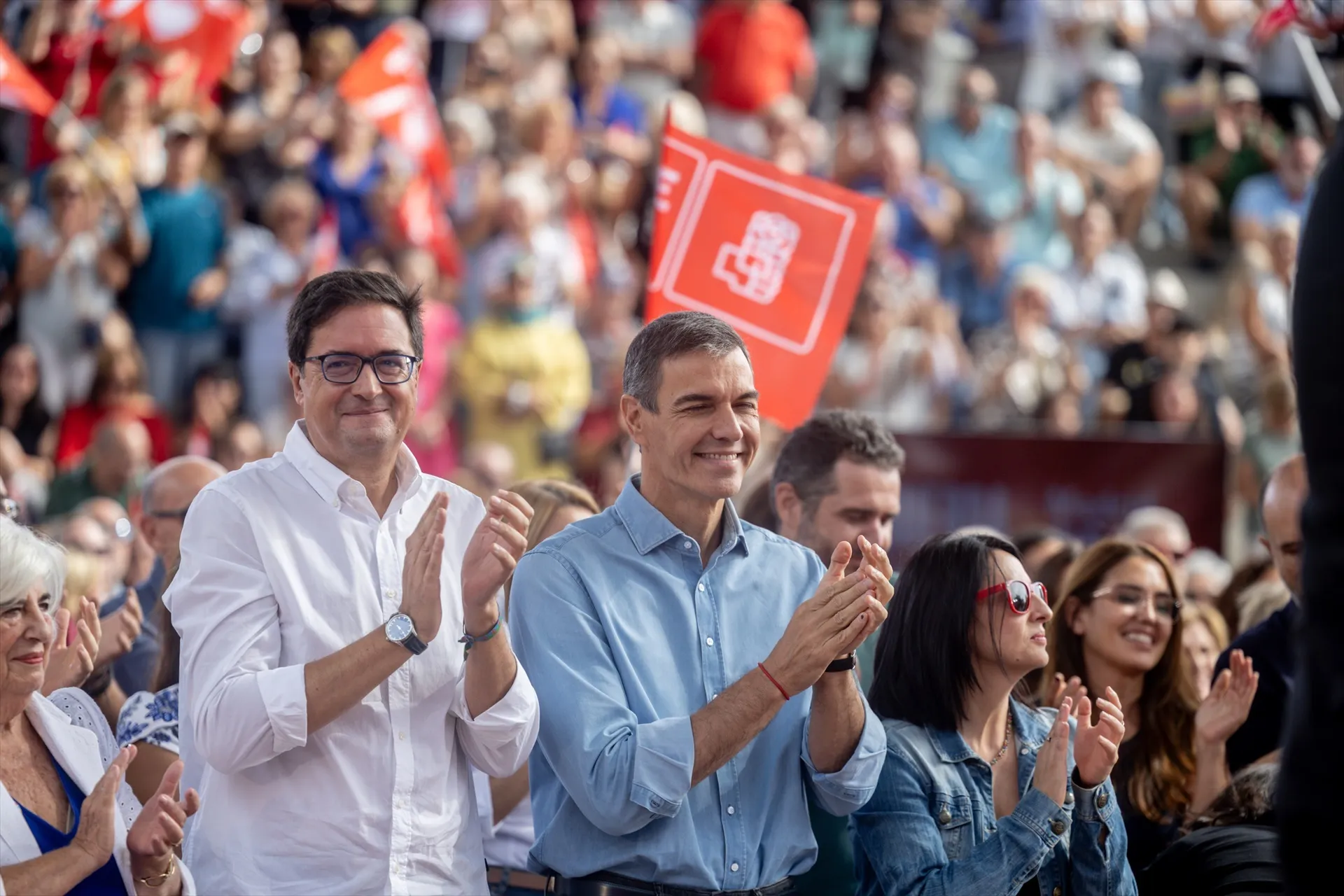 El secretario general del PSOE y presidente del Gobierno, Pedro Sánchez (d), acompañado del secretario general del PSOE de Madrid El secretario general del PSOE y presidente del Gobierno, Pedro Sánchez (d), acompañado del secretario general del PSOE de Madrid