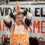 EuropaPress 7063470 maricarmen celebra aplazamiento desahucio 29 octubre 2025 madrid espana