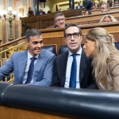 El presidente del Gobierno, Pedro Sánchez; el vicepresidente primero y ministro de Economía, Comercio y Empresa, Carlos Cuerpo, y la vicepresidenta segunda y ministra de Trabajo y Economía Social, Yolanda Díaz. Jesús Hellín / Europa Press
