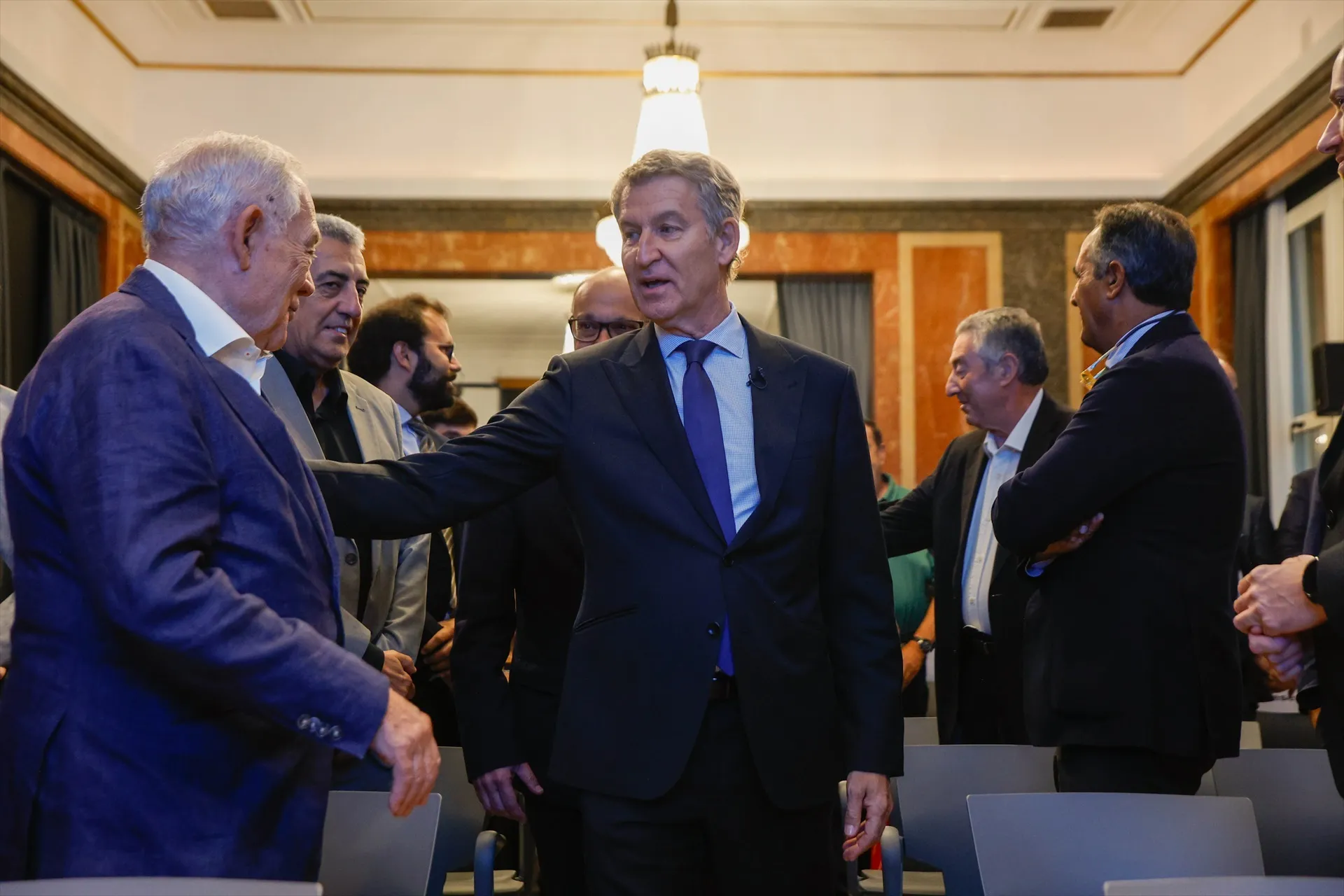 El presidente del Partido Popular, Alberto Núñez Feijóo, durante un encuentro con la Confederación Empresarial de la Comarca de Terrasa (CECOT). Kike Rincón / Europa Press El presidente del Partido Popular, Alberto Núñez Feijóo, durante un encuentro con la Confederación Empresarial de la Comarca de Terrasa (CECOT). Kike Rincón / Europa Press