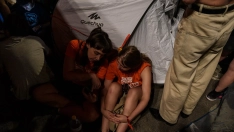 Centenares de personas comienzan una acampada improvisada en la Puerta del Sol durante una manifestación para denunciar el desahucio de Maricarmen Abascal. Matias Chiofalo / Europa Press.