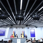 El vicepresidente primero y ministro de Economía, Comercio y Empresa, Carlos Cuerpo (c), durante su intervención en la rueda de prensa tras el Consejo de Ministros. Eduardo Parra / Europa Press