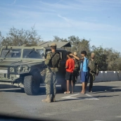 Varios soldados vigilan la frontera en Benzú, a 22 de septiembre de 2026, en Ceuta (España). Marcos Moreno / Europa Press