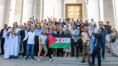 EuropaPress 7763730 varios saharauis celebran aprobacion ley nacionalizarles sesion plenaria (1)