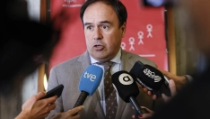 El president de la Generalitat Valenciana, Juanfran Pérez Llorca, atiende a los medios a su llegada a la entrega de los XVI Premios Pepe Miquel del Cooperativismo Valenciano. Rober Solsona / Europa Press.