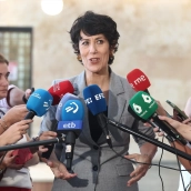 La ministra de Inclusión, Seguridad Social y Migraciones, Elma Saiz, atiende a los medios. Eduardo Parra / Europa Press