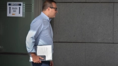 El exjefe de Gabinete de la Delegación del Gobierno en Ceuta Gonzalo Sanz a su salida de la Audiencia Nacional esta mañana. Fernando Sánchez / Europa Press