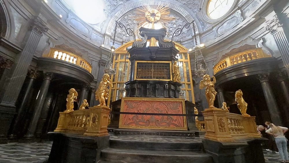 En la actualidad el Santo Sudario se guarda en la Catedral de Turín En la actualidad el Santo Sudario se guarda en la Catedral de Turín