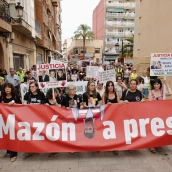 Decenas de personas durante una manifestación para reclamar la supresión del aforamiento del expresidente de la Generalitat Carlos Mazón. Jorge Gil / Europa Press