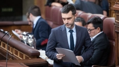 El ministro de Derechos Sociales, Consumo y Agenda 2030, Pablo Bustinduy, durante una sesión plenaria, en el Congreso de los Diputados. Jesús Hellín / Europa Press